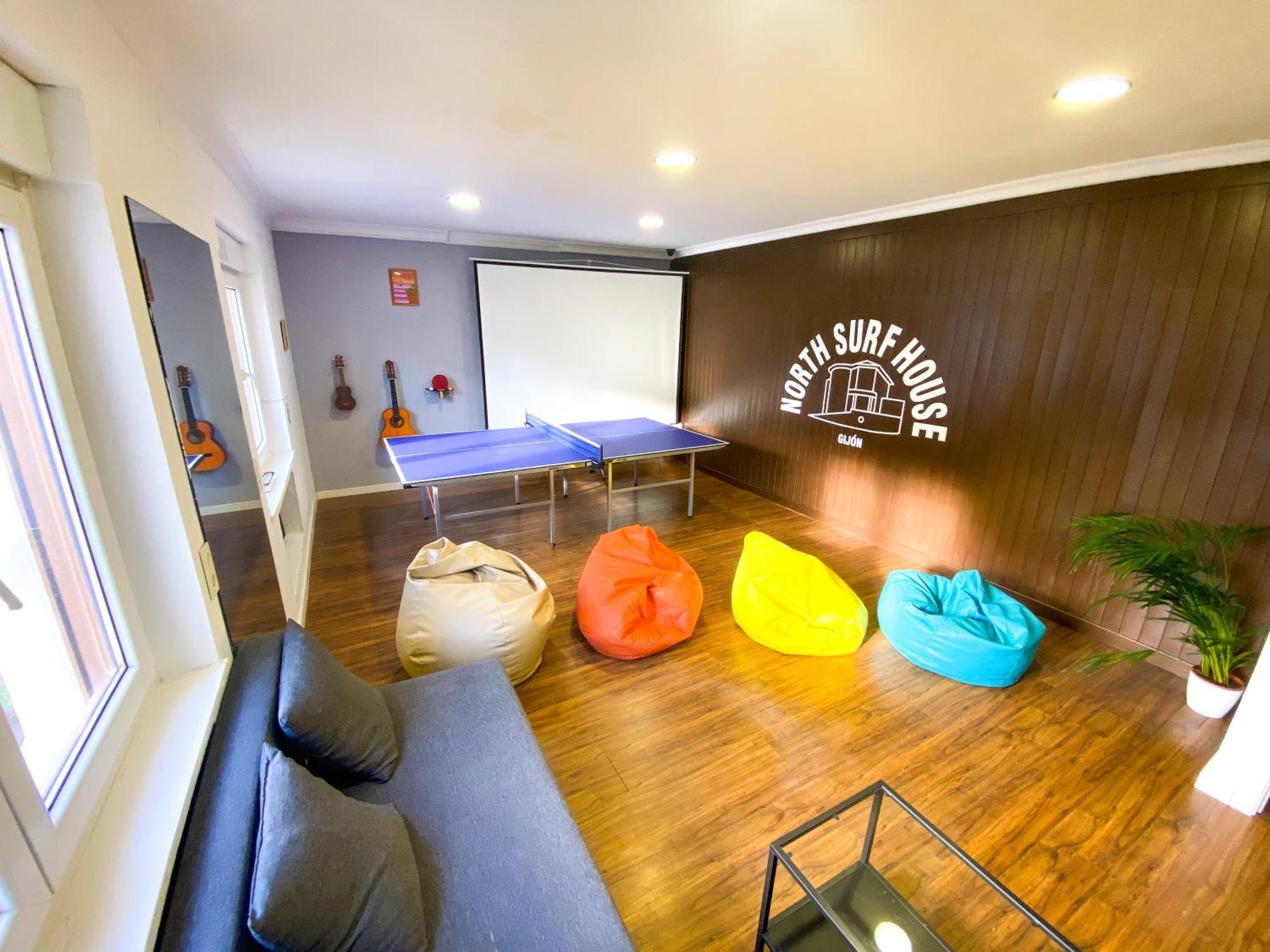 North Surf House Vandrarhem Gijón Exteriör bild