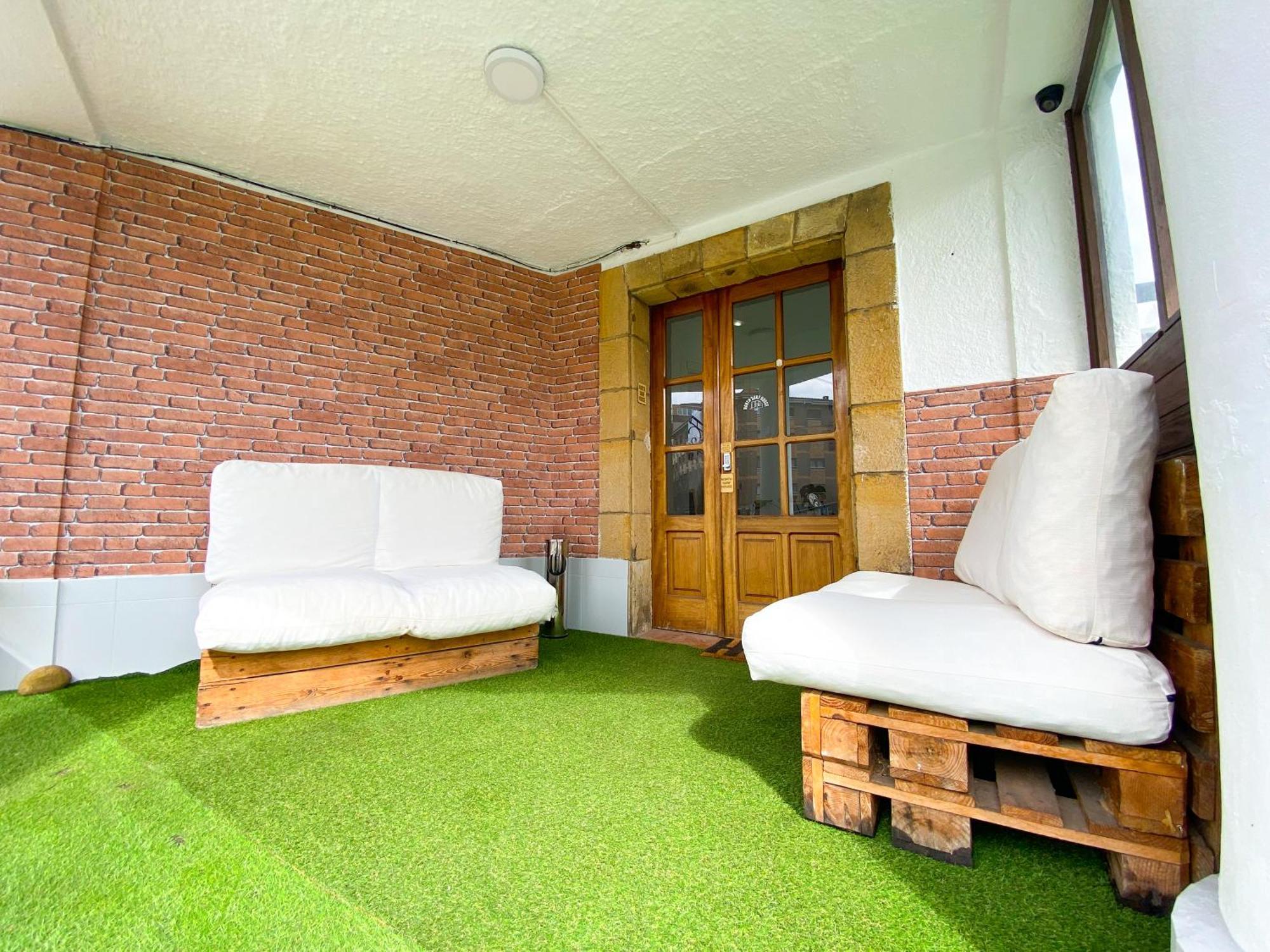 North Surf House Vandrarhem Gijón Exteriör bild